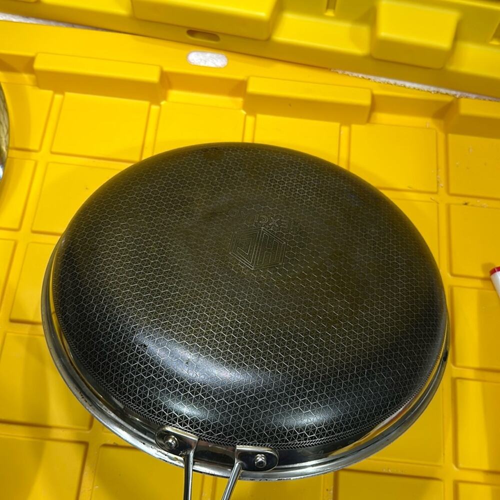 HexClad Hybrid Nonstick 12-Inch Frying Pan with Tempered Glass Lid Good Used - Picture 8 of 11